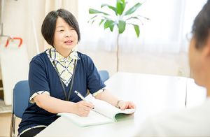 明るい面談スペース