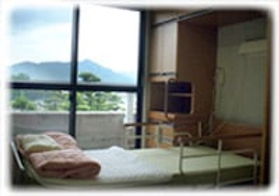光が差し込む居室