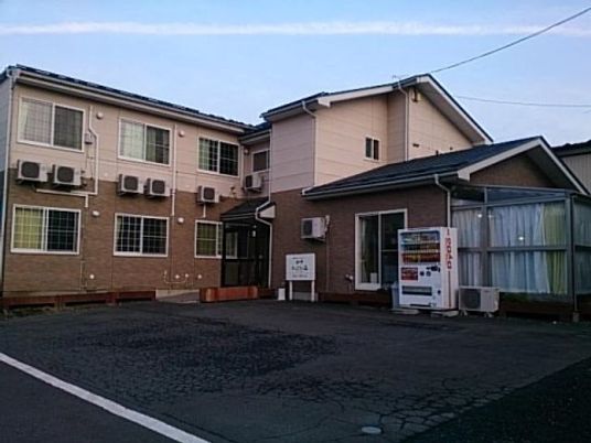建物の正面外観