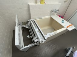 バリアフリー構造の浴室