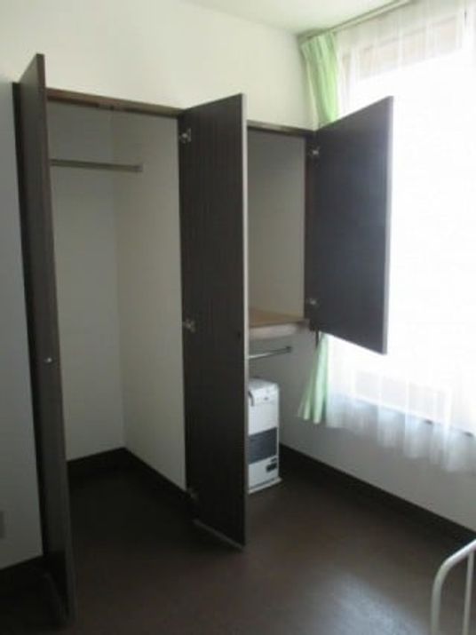 整然とした居室の一部