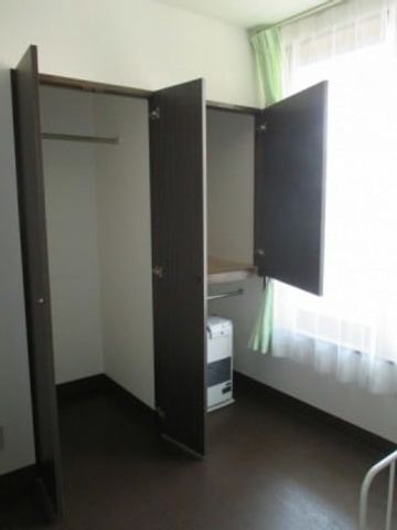 整然とした居室の一部