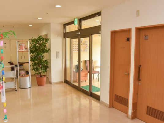 廊下と部屋の扉