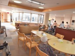 共有スペースの暖かい雰囲気