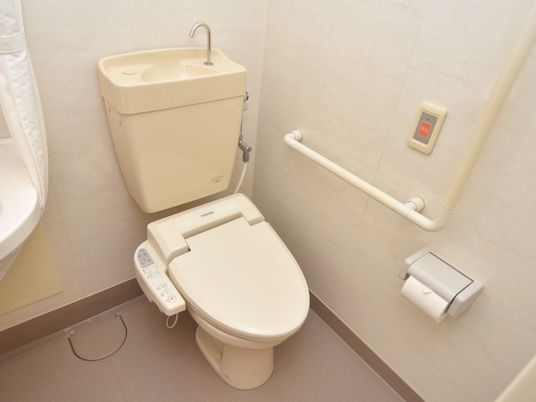 バリアフリー設計のトイレ