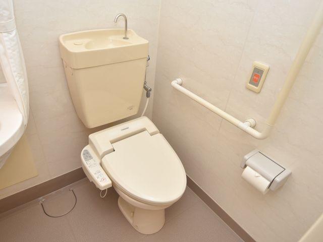 バリアフリー設計のトイレ