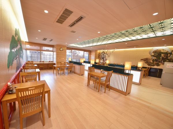 明るい食堂の風景
