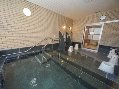 バリアフリーの綺麗な浴室