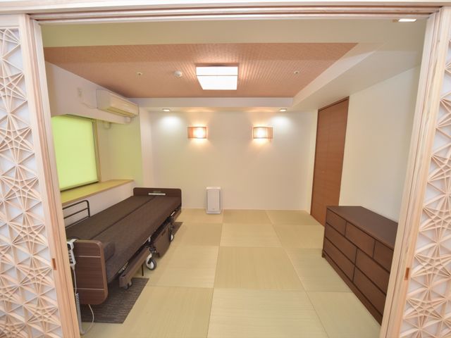清潔な和室の居室 居室 ゆったりとした空間の和室が用意されており、日々の安らぎを感じながらお過ごしいただけます。