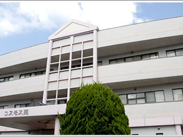 明るい雰囲気の外観 外観 ゆとりのある建物の入り口は、来訪者を暖かく迎えてくれるよう整えられています。