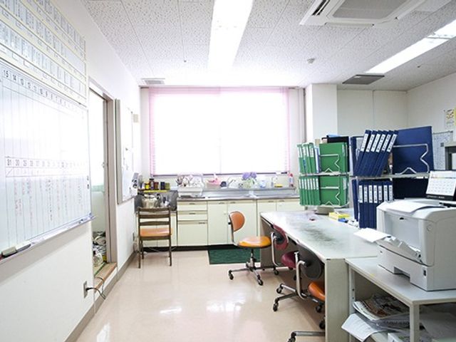 機能訓練室 機能訓練室 整った設備の機能訓練室です。充実したサポートで日々のリハビリをサポートします。