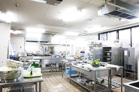 広々とした清潔なキッチン