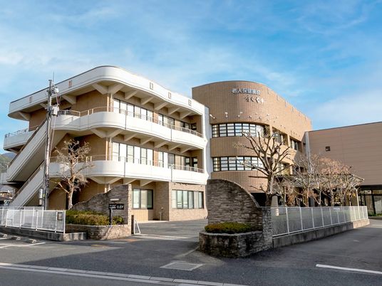外観の建物正面  