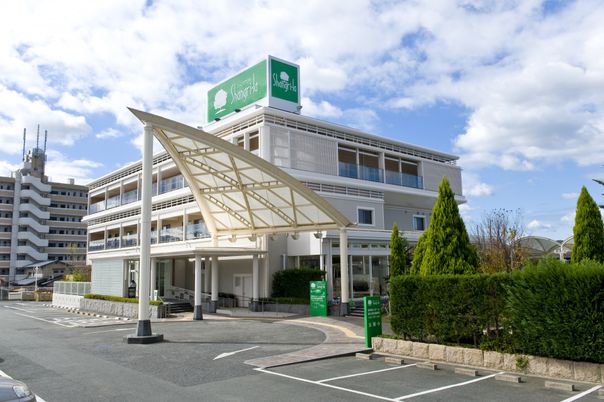 モダンな建物の外観