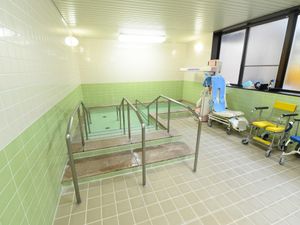  清潔なリハビリ風呂  