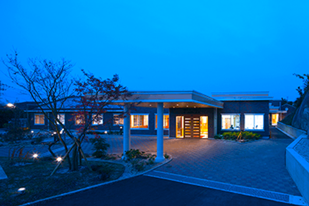 ゆったりとした夜の外観