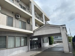 明るい雰囲気の建物外観