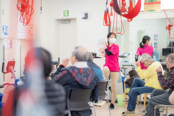 体操の様子が見える機能訓練室