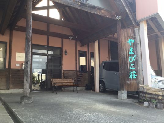 やまびこ荘の玄関  