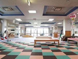 広い共有スペースの内観  