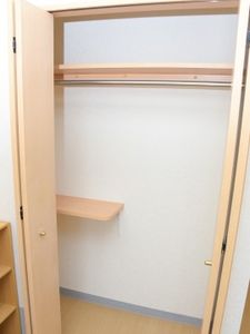 シンプルな居室クローゼット