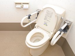 手すり付きトイレ設備