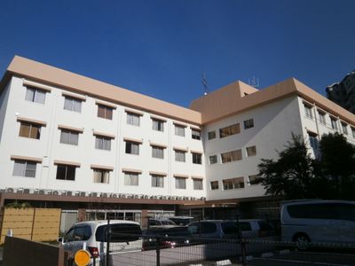 しっかりした建物の外観