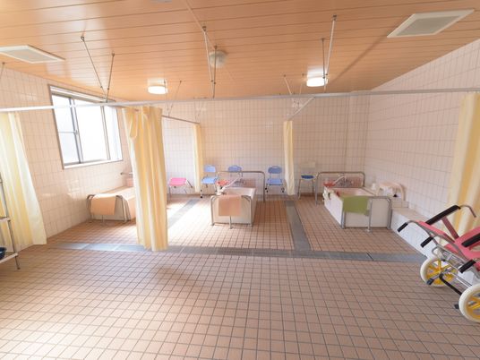 明るく清潔な浴室