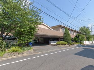 広々とした施設の外観