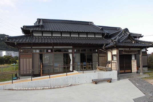 歴史ある建物の外観