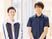 笑顔の男性二人ロビー  