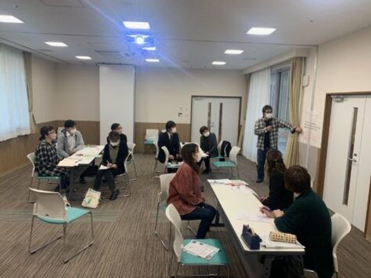 会議中の多目的室  