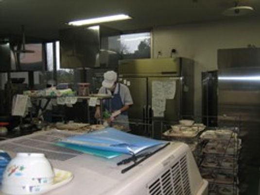 整然とした厨房