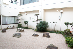 静かな空間の中庭  