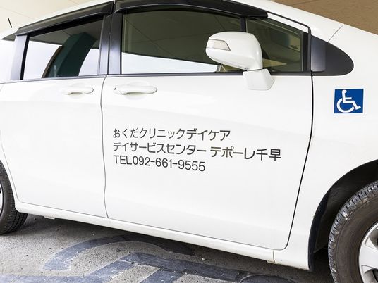 送迎車の側面  