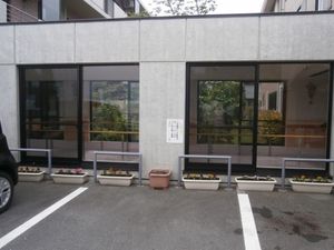 建物正面の外観  
