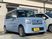 送迎車が停まる外観  