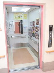 エレベーターの入口