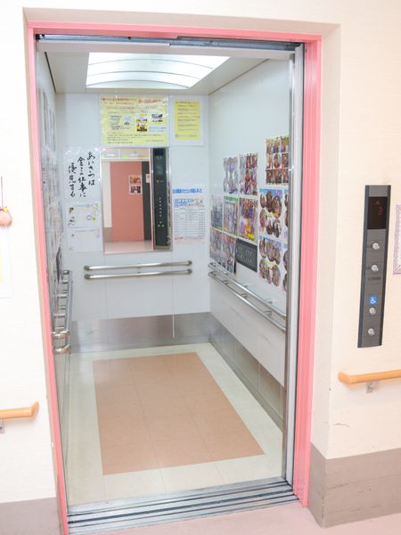 エレベーターの入口