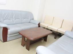 応接室のソファとテーブル