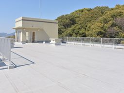 広々とした空間の屋上
