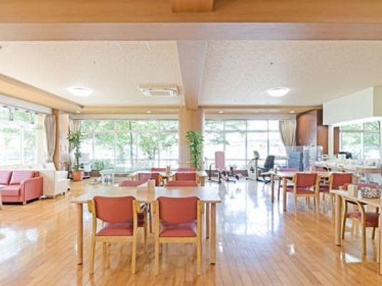 明るい食堂の空間  