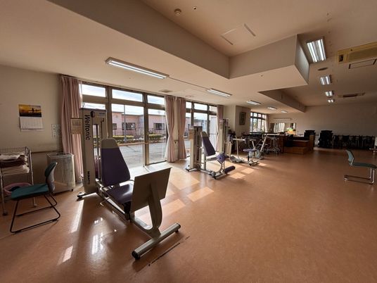 運動器具が並ぶ部屋