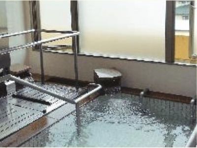 手すり付きの浴室