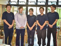 スタッフの集合写真