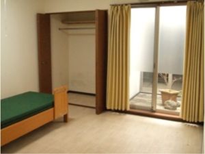 広々とした明るい居室