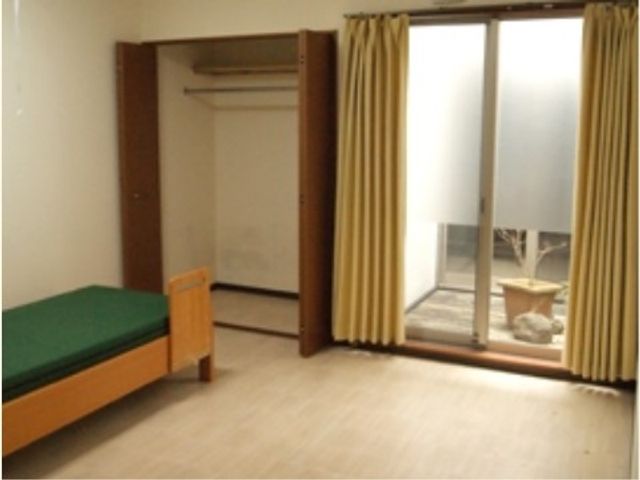広々とした明るい居室