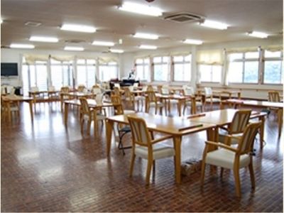明るい食堂の様子