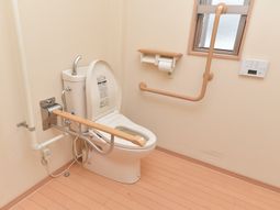 バリアフリーなトイレ設備