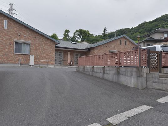 赤レンガ造りの建物正面